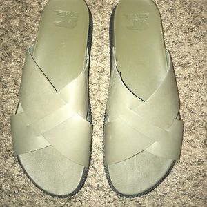 Sorel roaming criss cross slides size 10.5
